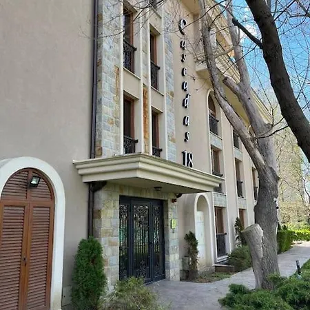 Cascadas, With A Pool View Apartment